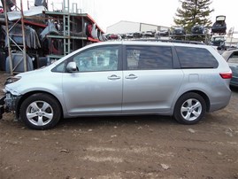 2017 TOYOTA SIENNA LE SILVER 3.5 AT 2WD Z19877